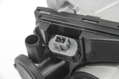 Радиатор масла Volvo C30/C70 II/S40 II/S60 II/S80 II/V40/V50/V70 III 04- Радиатор масла Volvo C30/C70 II/S40 II/S60 II/S80 II/V40/V50/V70 III 04-