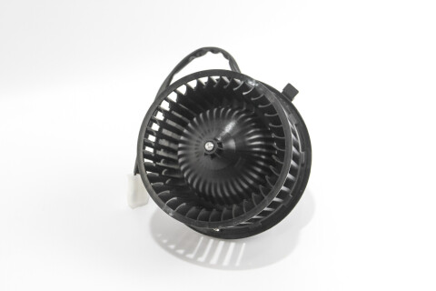 Вентилятор обогревателя салону 80/A4/T4/B3/B4 1.8i/2.4D/2.5TDI (окрім 111kW) (146mm)