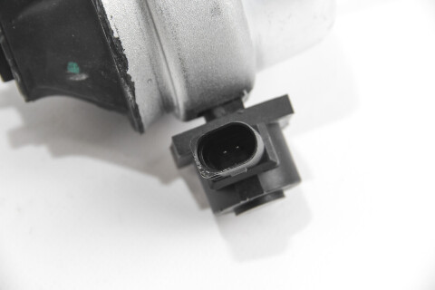 Подушка КПП Audi A4/A6/ VW Passat 2.5 TDI 97-05 Подушка КПП Audi A4/A6/ VW Passat 2.5 TDI 97-05