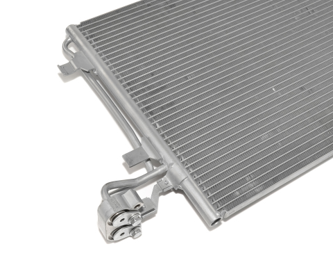Радиатор кондиционера VOLVO C30 06-13/C70 07-11/S40 03-12/V50 03-12 Радиатор кондиционера VOLVO C30 06-13/C70 07-11/S40 03-12/V50 03-12