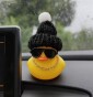 Качечка у зимовій шапці - Фігурка на приборну панель, фото 1 - інтерент-магазин Auto-Mechanic