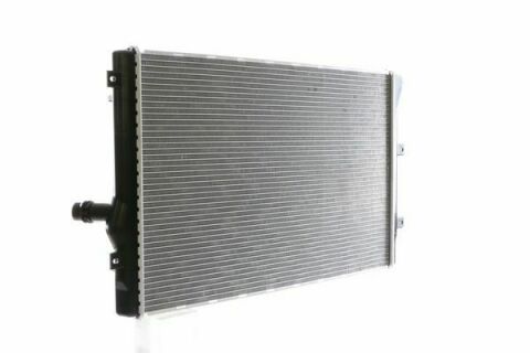 Радиатор охлаждения VW Caddy III 1.6/2.0TDI 10- (438x648x32) (ребра припаяны)